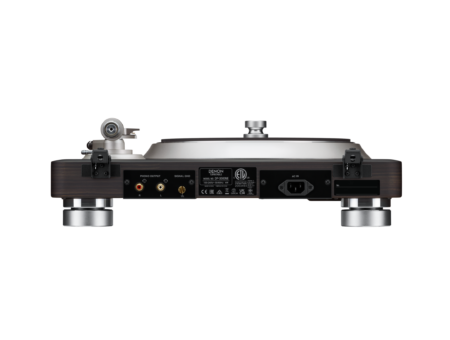 Panel trasero con salidas RCA y terminal de tierra de la Denon DP-3000NE