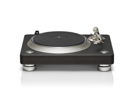 Vista frontal de la Denon DP-3000NE con plato de aluminio y brazo en S
