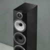 Detalle del tweeter de carbono y el medio Continuum del Bowers & Wilkins 704 S3 Detalle del tweeter de carbono y el medio Continuum del Bowers & Wilkins 704 S3