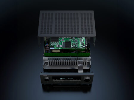 Interior del Denon AVR-S980H con sus 7 etapas de potencia Interior del Denon AVR-S980H con sus 7 etapas de potencia