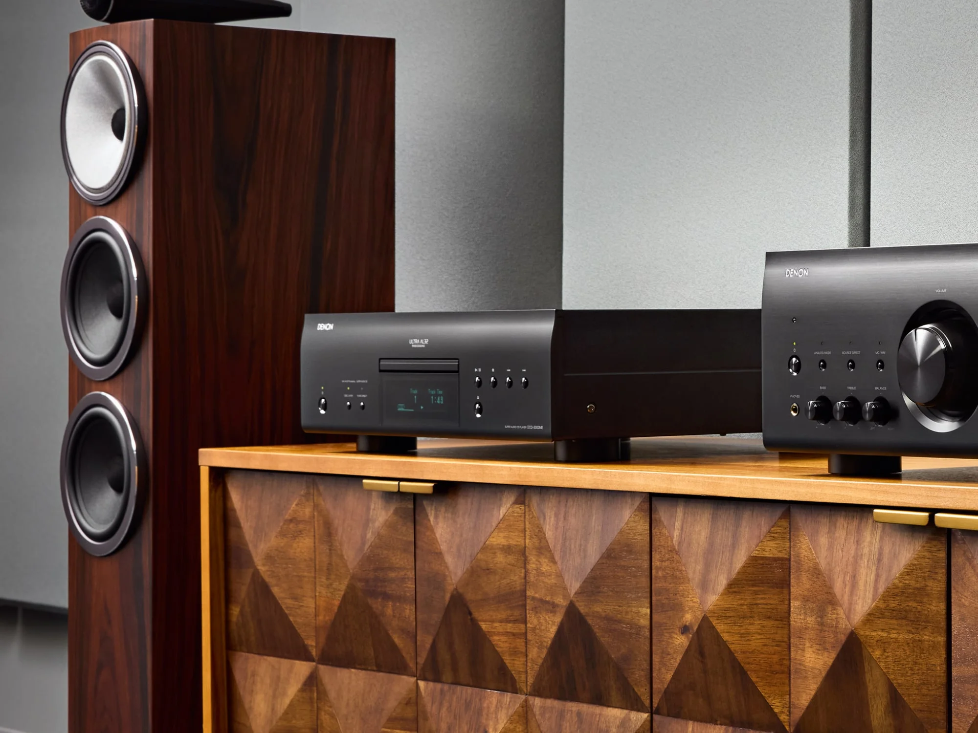 Denon DCD-3000NE en un sistema HiFi con bafles de piso