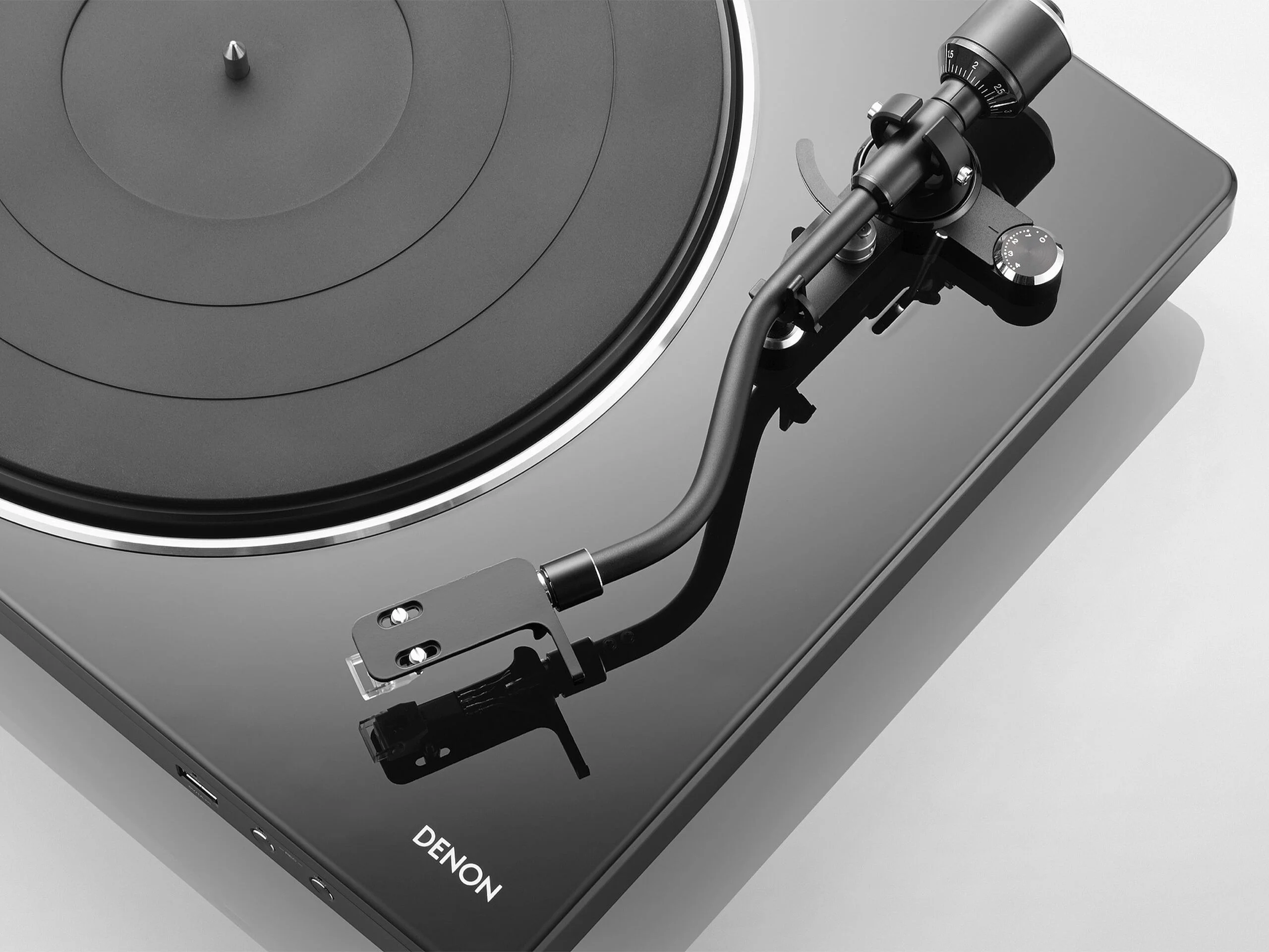 Brazo en S y cápsula de imán móvil de la Denon DP-450USB