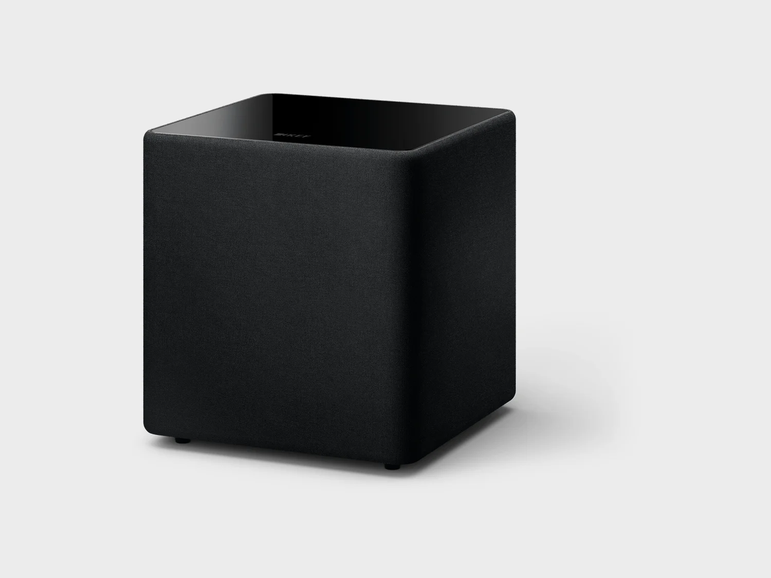 Gabinete sellado del subwoofer KEF Kube 10 MIE con su woofer frontal de 10 pulgadas