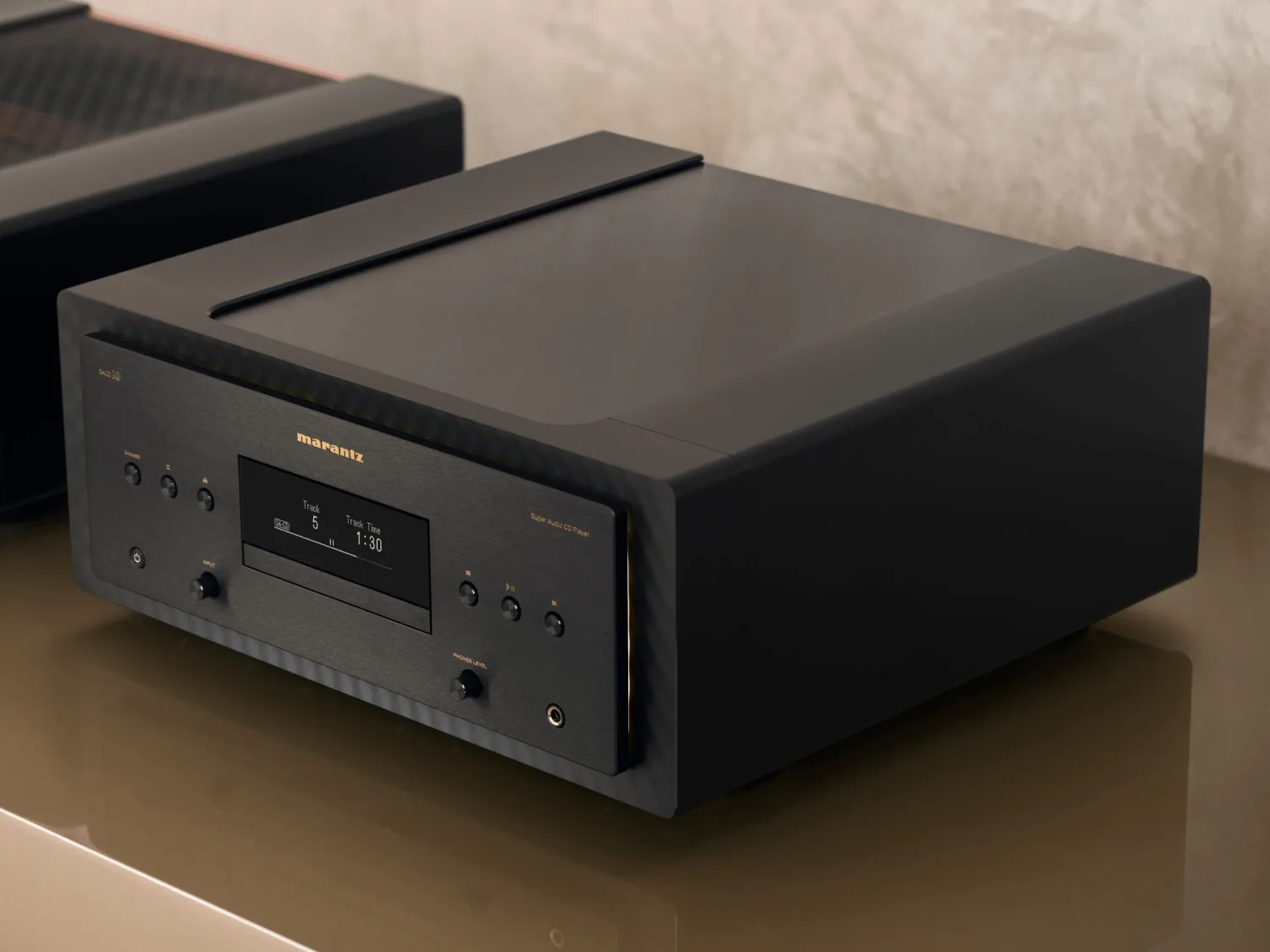 Marantz SACD 10 vista en ángulo con su chasis de aluminio