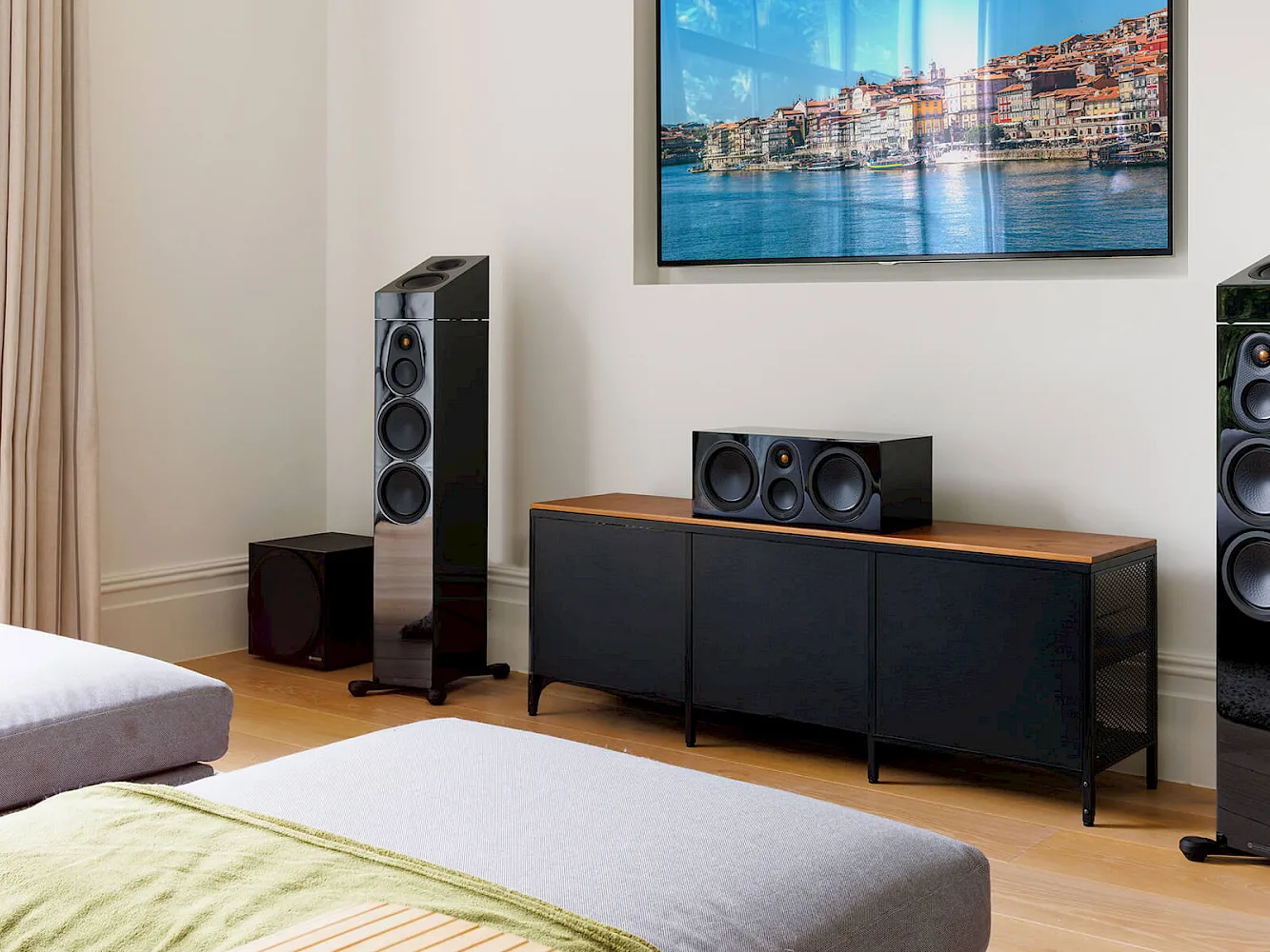 Bafles Monitor Audio Silver Series 8G en un sistema de cine en casa