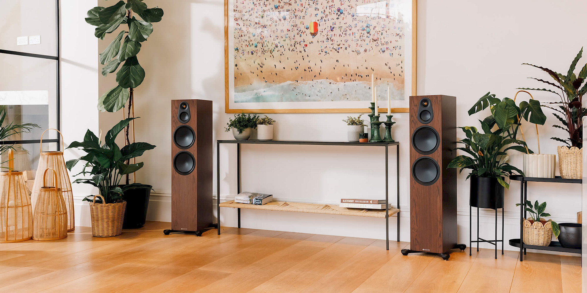 Monitor Audio Silver 500 8G bafles de piso en un living