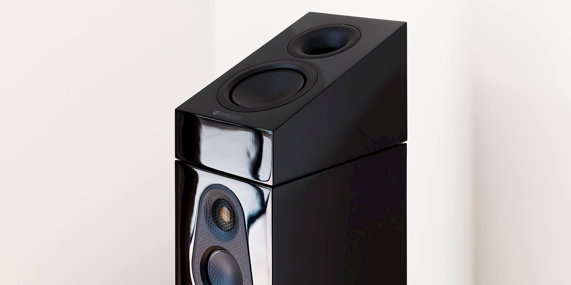 Monitor Audio Silver 500 8G detalle del tweeter C-CAM Gold Dome