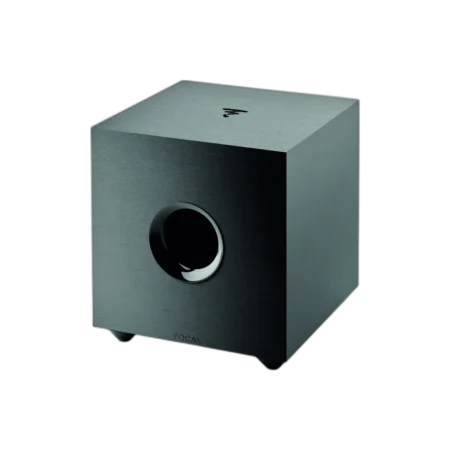 Subwoofer activo Focal Cub Evo vista en ángulo con puerto bass reflex frontal Subwoofer activo Focal Cub Evo vista en ángulo con puerto bass reflex frontal