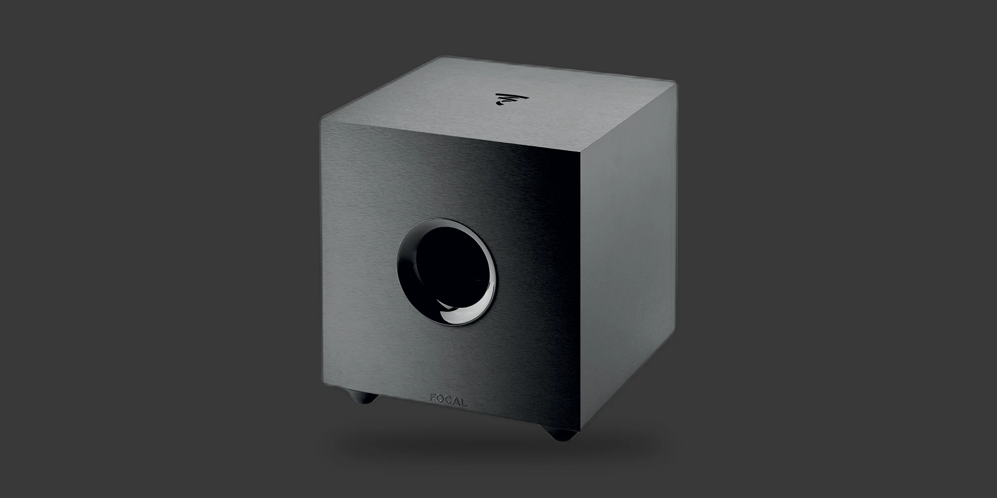 Subwoofer Focal Cub Evo de 200 W sobre fondo oscuro