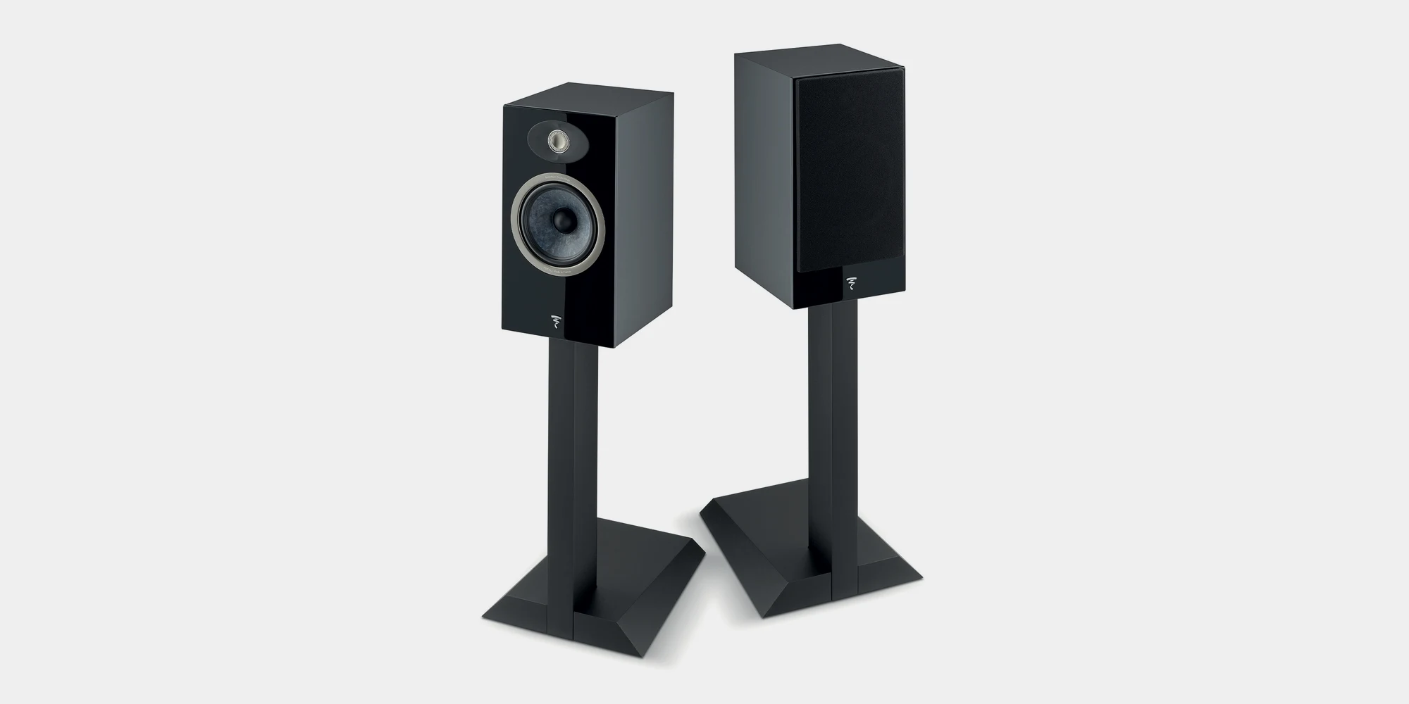 Focal Theva N°1 Stand con un par de bafles Theva N°1 montados