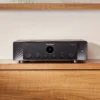 Marantz MODEL 50 sobre un estante de madera